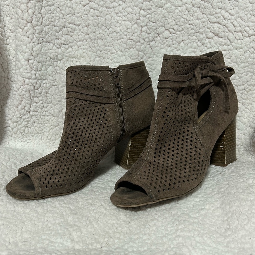 Altar’d State Hanover Peep Toe Zip Perforated Booties Size 8.5